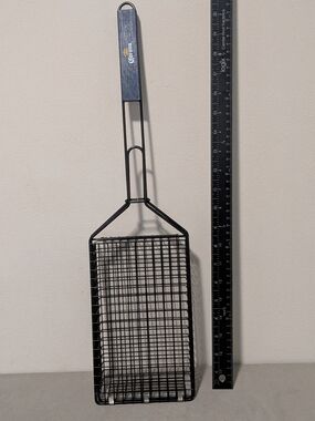 Corona Black Grill Basket with Wooden Handle - Black